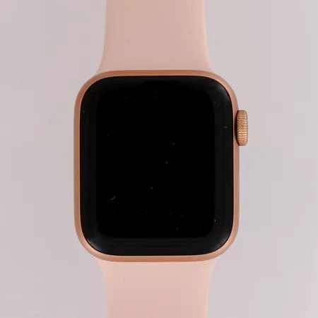 Älykello Apple watch SE 40 GLD, vaaleanpunainen ranneke, kuitti, laturi ja laatikko.  