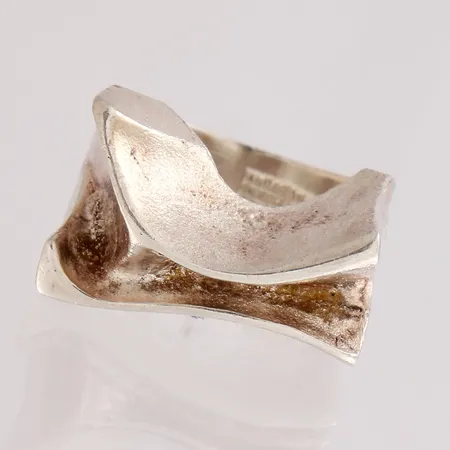 Sormus, Lapponia Koru, design Björn Weckström, Vuodelta 1972, koko 15¾, 925,   Paino: 9,2 g