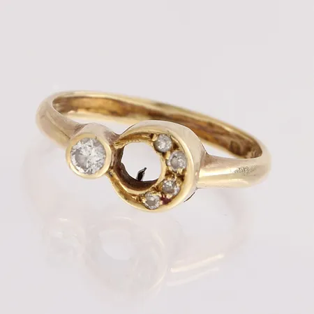 Timanttisormus 1xn.0.10ct 2xn.0.02ct 2xn.0.01ct, koko 17½, 585,  Paino: 2,6 g