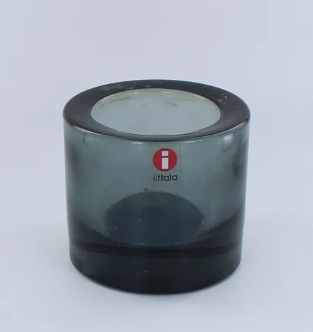 Kivi- tuikkulyhty Iittala Marimekko, design Heikki Orvola, harmaa, korkeus 60mm Lähetetään postipakettina.