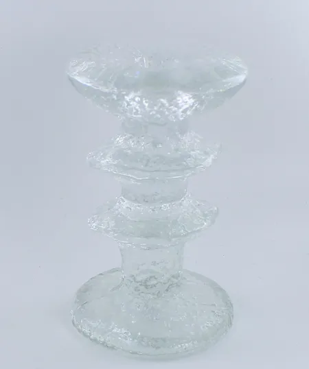 Kynttilänjalka Iittala, Festivo, design Timo Sarpaneva, korkeus 120mm, kaiverrus TS Lähetetään postipakettina.