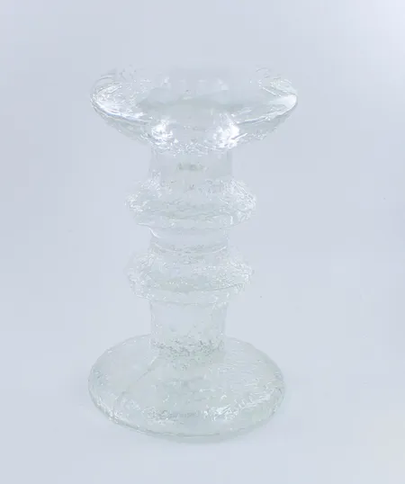 Kynttilänjalka Iittala, Festivo, design Timo Sarpaneva, korkeus 120mm Lähetetään postipakettina.