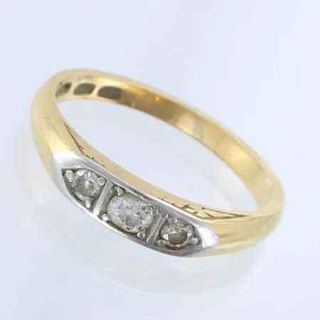 Timanttisormus 1xn.0.06ct ja 2xn.0.03ct vanhahiontaisia, 17¾, 750,  Paino: 3,6 g