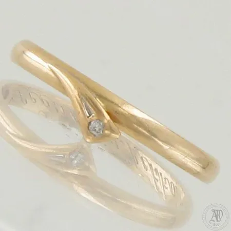 Timanttisormus 1xn.0.005ct, kaiverrettu ja käytön jälkiä, koko 16, 585,  Paino: 1,2 g