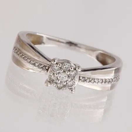 Timanttisormus 7xn.0.02ct 22xn.0.003ct, koko 16, 585 valkokulta,  Paino: 2,6 g