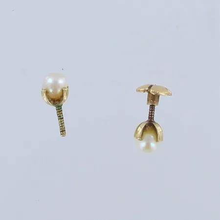 Helmikorvakorut, korkeus 4mm, toinen tausta puuttuu, 585br,  Paino: 0,6 g