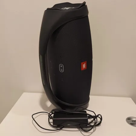 Kaiutin JBL BoomBox 2 Bluetooth, musta, pientä käytön jälkeä, laturi. Nouto ainoastaan myymälästä.