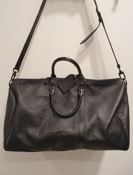 Käsilaukku Louis Vuitton M44810,  keep.50 ba.m.shad.noir, pientä käytön jälkeä, lukko ja avain, kopio ostokuitista 28.2.2020, dustbag (kuvaustekstiä muutettu 7.4.2022)