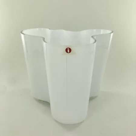 Aalto-maljakko, Iittala, korkeus 120mm, laserkaiverrus, valkoinen 