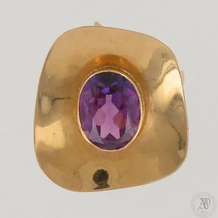 Kivirintakoru riipuslenkillä, käytön jälkiä, korkeus 29mm ja leveys 26mm, 585br,  Paino: 6,1 g