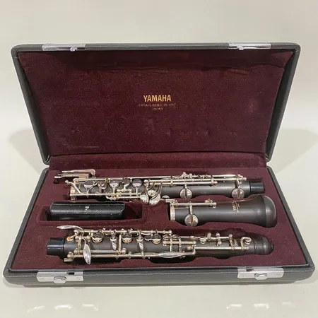 Oboe, Yamaha YOB-421, kantolaukku. Lähetetään postipakettina.