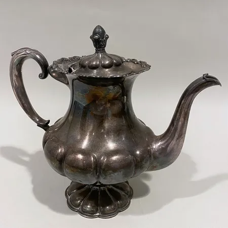 Kahvikannu, korkeus 22,5cm, vuodelta 1957, 813, Paino: 563,5 g Lähetetään postipakettina.