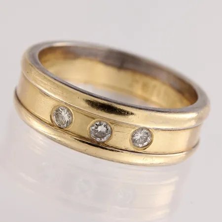 Timanttisormus 3xn.0.05ct, kaiverrettu, koko 19½, 585 Paino: 10,1 g