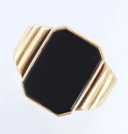 Kivikantasormus, kivessä naarmuja, koko 21¾, 585br,  Paino: 6,6 g