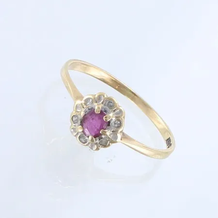 Kivisormus timanteilla 6xn.0.005ct, koko 16, istutuksen yksi kynsi kulunut, 585br  Paino: 1,1 g