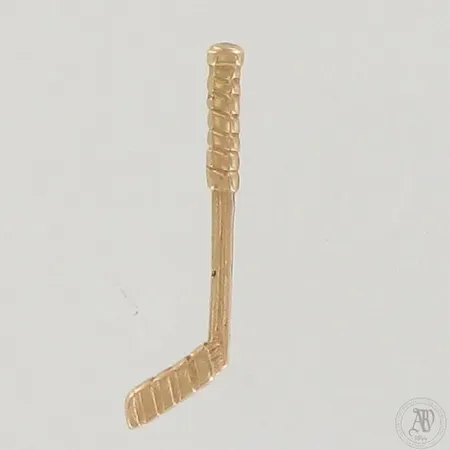 Jääkiekkomaila-riipus, korkeus 25mm, leveys 6mm, 585,  Paino: 0,5 g