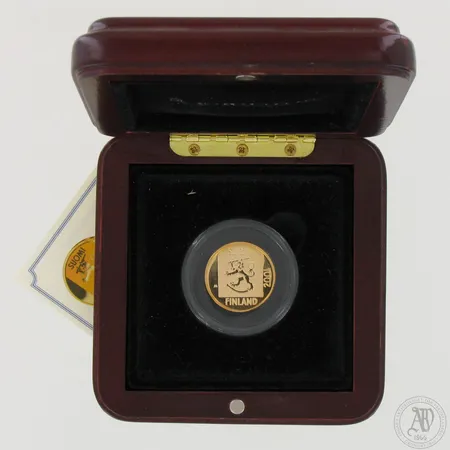 Kultaraha Suomi 2001, Kultamarkka 2001, nimellisarvo 1 markka, todistus, puulaatikko, 750, Paino: 8,6 g