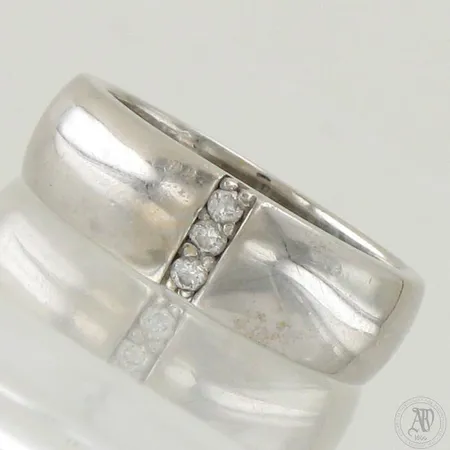 Timanttisormus 3xn.0.02ct, koko 18¾, 585 valkokulta,  Paino: 8,1 g