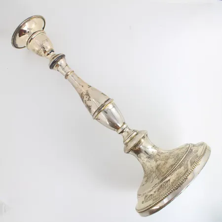Kynttilänjalka, kaiverrettu, korkeus 235mm, 830br,  Paino: 359 g