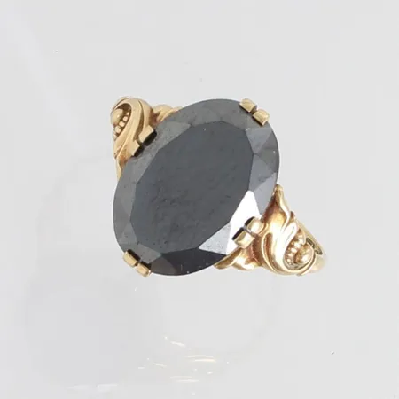 Kivisormus, kaiverrettu, koko 17½,  585br,  Paino: 2,9 g