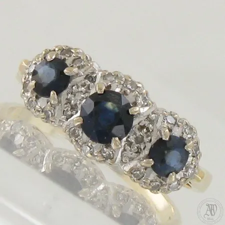 Kivisormus timanteilla 27xn.0.005ct (vanhahiontaisia), kivissä kulumaa ja kivien istutukset löystyneet, koko 18, 750br,     Paino: 4,8 g