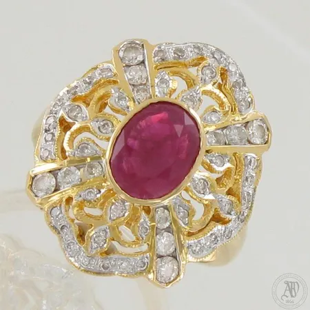 Rubiini-sormus timanteilla 44xn.0.01ct 4xn.0.02ct 4xn.0.03ct 4xn.0.04ct, koko 17, leimaamaton, 750br,  Paino: 5,8 g