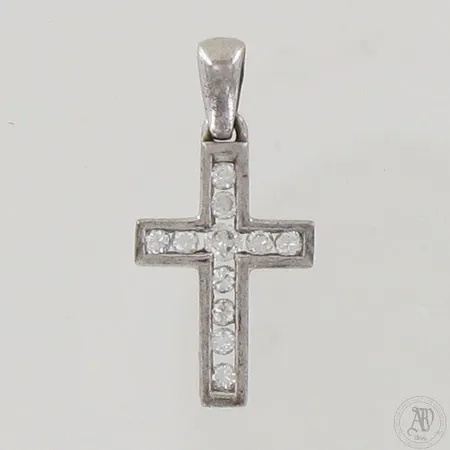 Ristiriipus kivillä, korkeus 22mm ja leveys 11mm, 925br,  Paino: 0,9 g