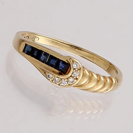 Kivisormus timanteilla 6xn.0.005ct, koko 17½, 585br,  Paino: 1,9 g