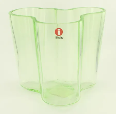 Aalto-maljakko Iittala, design Alvar Aalto, korkeus 95mm, vaalean vihreä