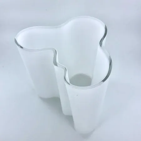 Aalto-maljakko Iittala, design Alvar Aalto, korkeus 95mm, valkoinen, pientä kulumaa