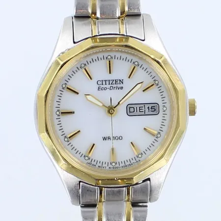 Teräsrannekello, Citizen Eco-Drive WR 100, quartz,  rungon Ø 25mm, rannekkeen pituus 160mm, lasissa naarmuja, päivyri saksa