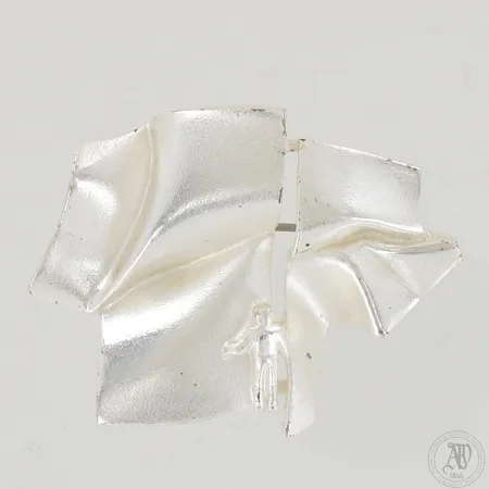 Björn Weckström, rintakoru "Muukalainen lolla", Lapponia, mitat 41x37mm, vuodelta 1990, 925,  Paino: 18,4 g