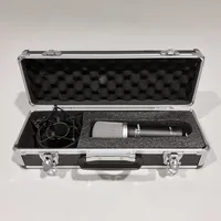 Mikrofoni, the t.bone SC 450, kantolaukku ja vaimennuspidike Paino: 0 g