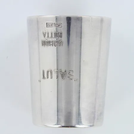 Hopeinen viinamitta, kaiverrettu, "urhon mitta", korkeus 40mm, 830,  Paino: 19,7 g