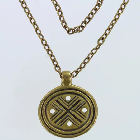 Kaulakoru, Kalevala Koru, pronssia, riipuksen korkeus 34mm, ketjun pituus 68cm, 