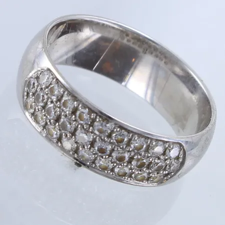 Timanttisormus 28xn.0.02ct, koko 17½, 585valkokulta, Paino: 5,8 g