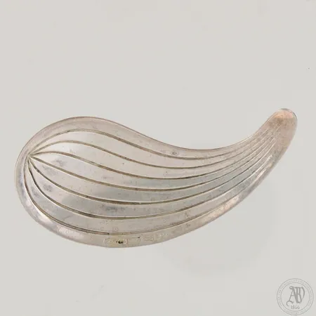 Rintakoru, käytön jälkiä, korkeus 30mm ja leveys 60mm, 813,  Paino: 10,2 g