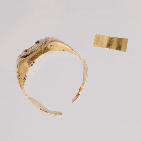 Viallinen sormus, 750,  Paino: 5,4 g