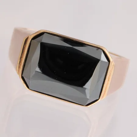 Kivikantasormus, kaiverrettu, koko 23, nimileima NW(Westerback Eino Ky), vuodelta 1967, 585br,  Paino: 7,6 g