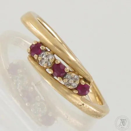 Kivisormus timanteilla 8xn.0.005ct, koko 16¼, 585br,  Paino: 2,3 g