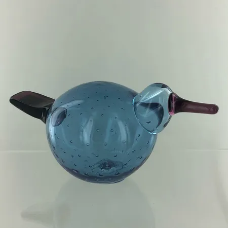 Lasilintu, Vuosilintu 2021 Kesuri, design Oiva Toikka, Iittala, laserkaiverrus O. Toikka Iittala 2021, laatikko. 