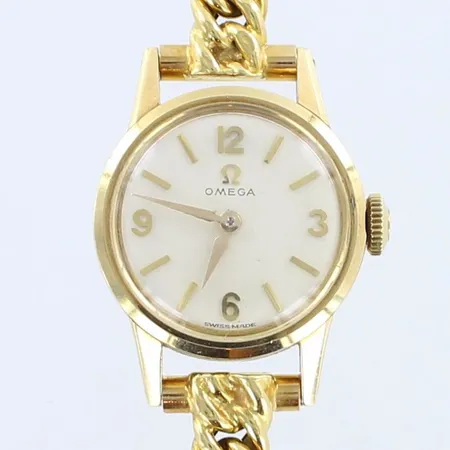 Kultarannekello Omega, 18231531, mekaaninen, 17 kivinen, taulun Ø 20mm, pieniä käytön jälkiä ja taulussa naarmuja, rannekkeen pituus 185mm, taulu 585br ja ranneke 750br, paino 20,6g