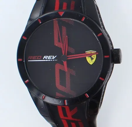 Rannekello Scuderia Ferrari, SF.27.1.47.0457, Taulun Ø 45mm, Quartz, kumiranneke, laatikko, pieniä käytön jälkiä