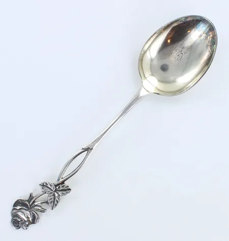 Jälkiruokalusikka, Ruusu, kaiverrettu, pituus 160mm, 813,  Paino: 23,8 g