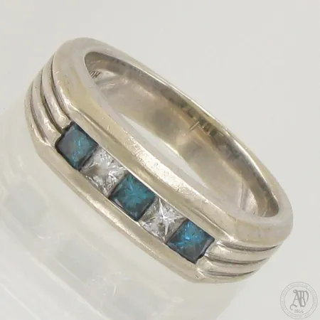 Timanttisormus 5xn.0.15ct, käytön jälkiä, koko 20, 585 valkokulta,  Paino: 10,5 g
