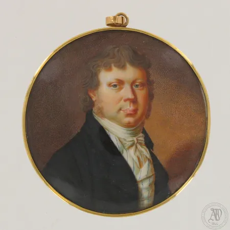 Miniatyyri mieshenkilöstä, toiselle puolelle tehty maisema joka on vioittunut, kultainen kehys, Ø 70mm, 1800-luku, 750br,  Paino: 66 g