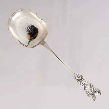 Perunalusikka, osittain poikki, kaiverrettu, pituus 191mm,  Paino: 40,8 g