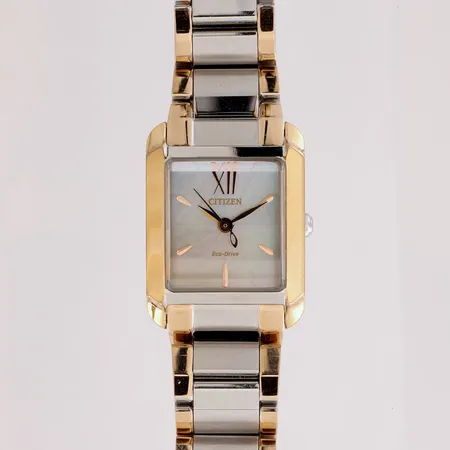 Teräsrannekello, Citizen, Eco-Drive, quartz, mitat 21x28mm, ref.EW5556-87D, rannekeen pituus 140mm, mukana viisi jatkopalaa, laatikko ja takuutodistus