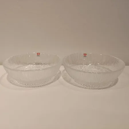 Kaksi jälkiruokakulhoa, Ultima Thule, Tapio Wirkkala, korkeus 45mm, 