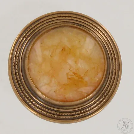 Rintakoru, Osmansolki, Kalevala Koru, korkeus 40mm, leveys 70mm, pronssia. 